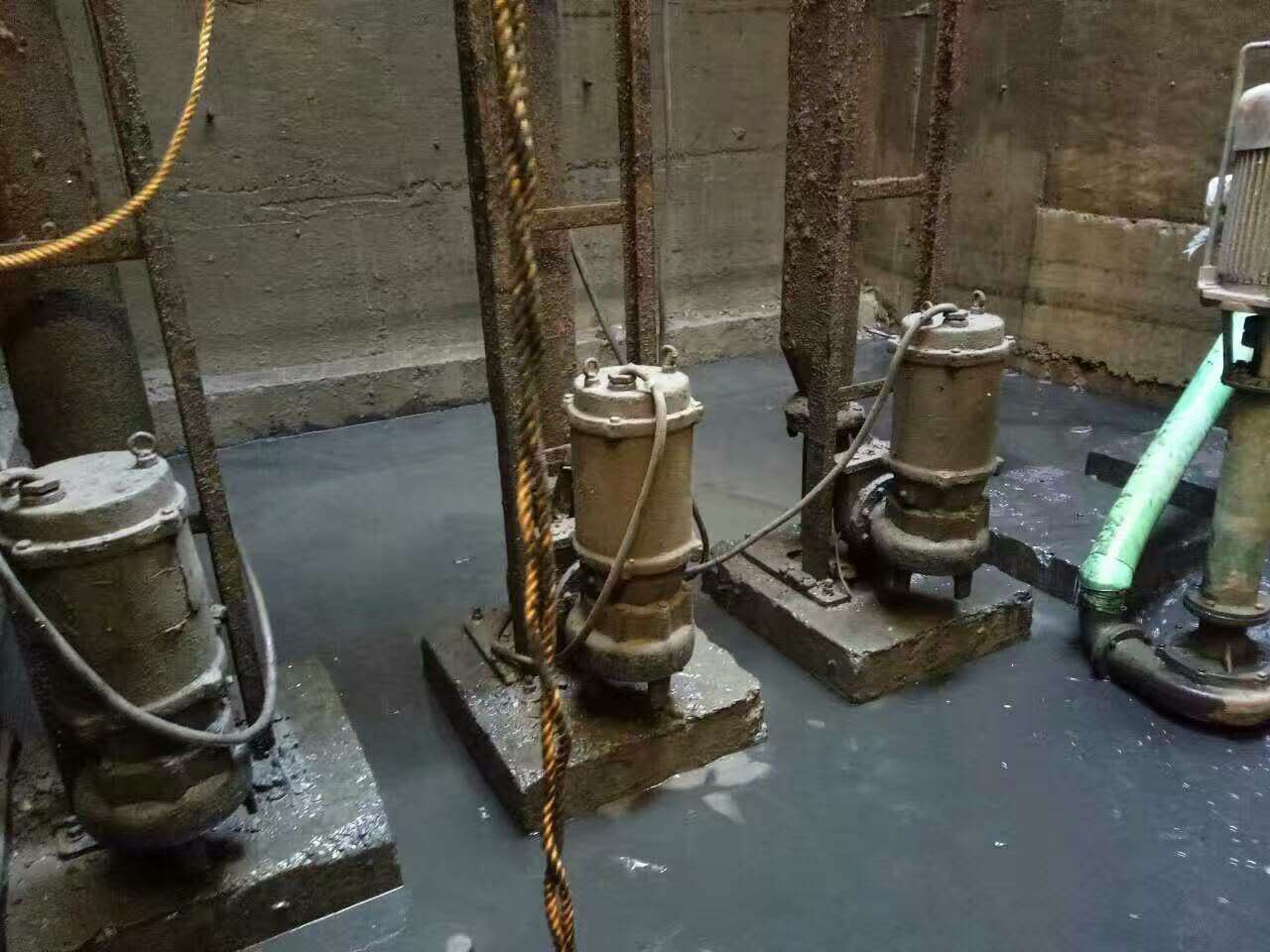 恭城污水池清理