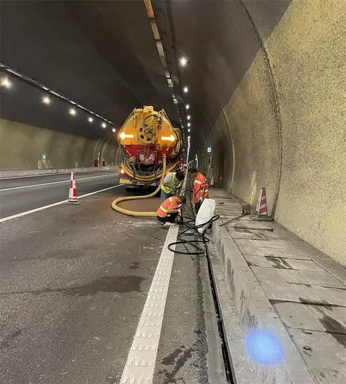 恭城隧道排水渠清淤